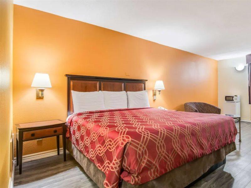 Econo Lodge At Six Flags Austell Exteriér fotografie