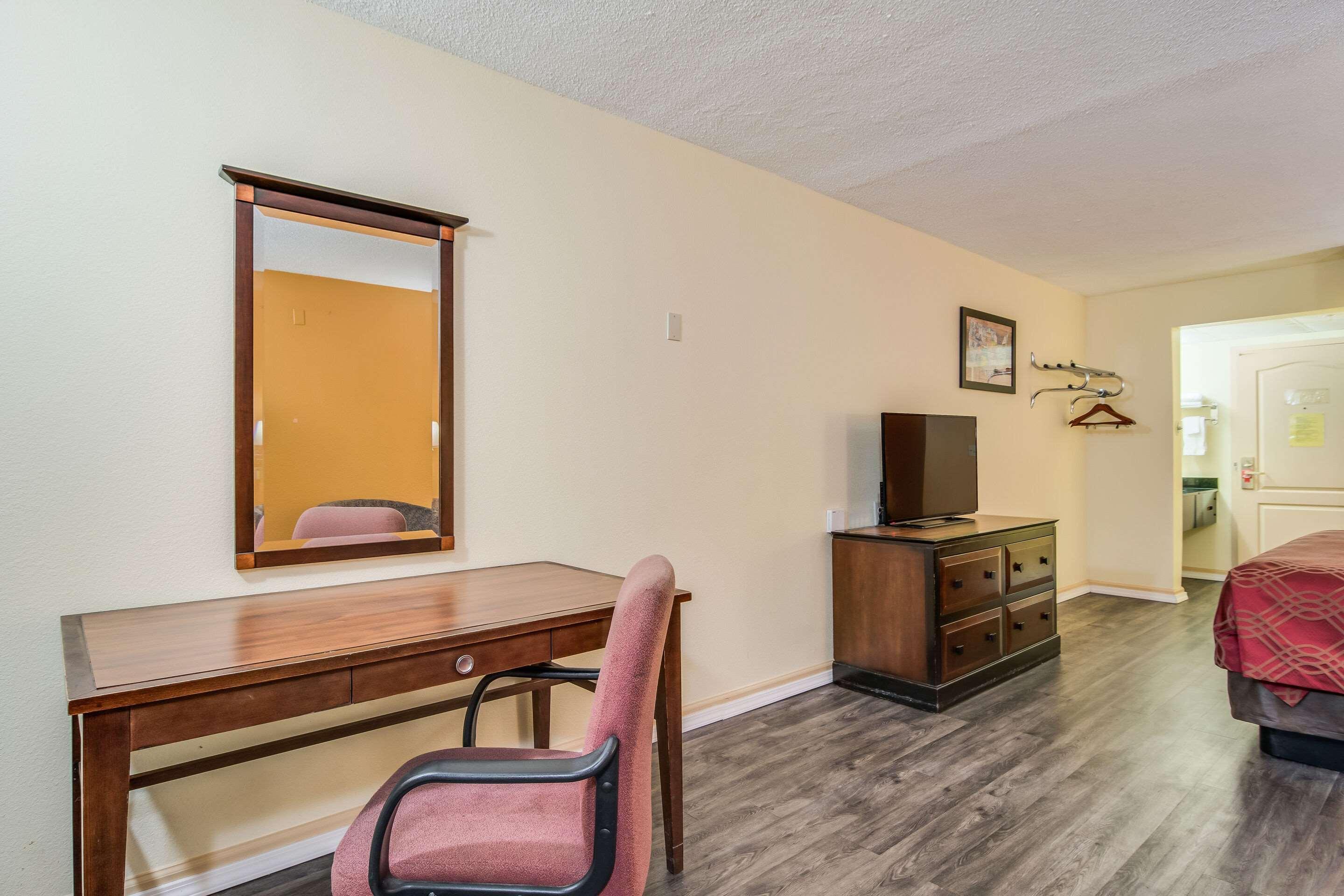 Econo Lodge At Six Flags Austell Exteriér fotografie